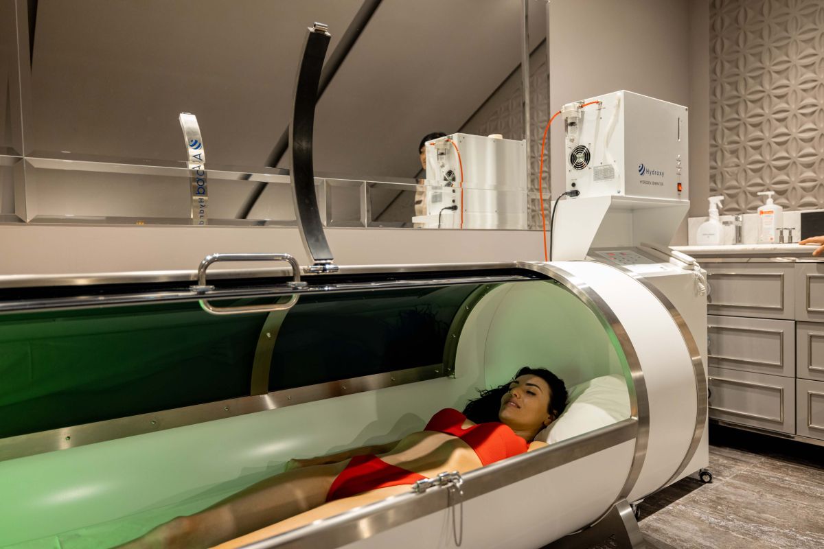 Woman lying in oxygen capsule 2023 11 27 05 15 18 utc